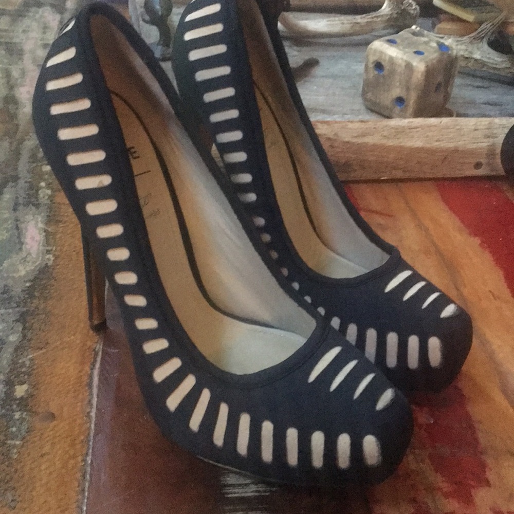 ALDO rose heels-Black and cream-Euc!